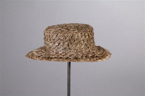 Hoed in beige gevlochten raffia