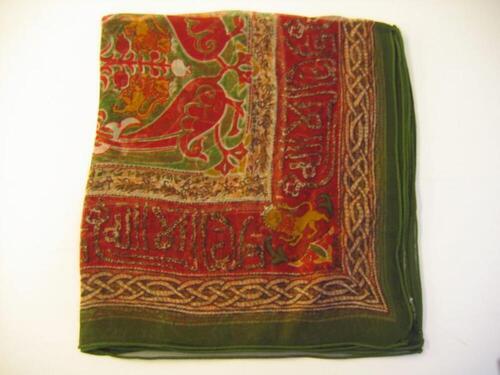 Foulard in zijde met rode, gele en groene tekeningen