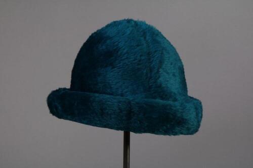 Muts in blauw imitatiebont