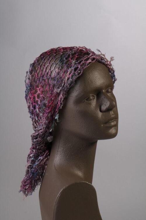 Hoofddoek in synthetisch net