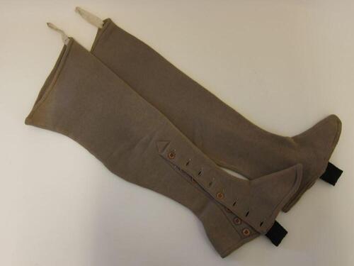 Beenwarmers in bruingrijze tricot