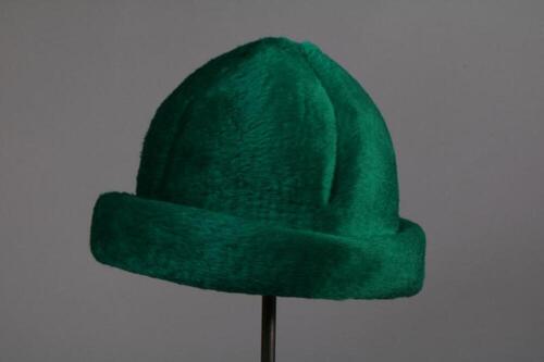 Muts in groen imitatiebont