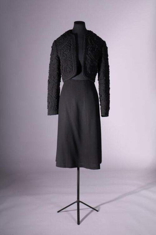 Ensemble bestaande uit rok en bolero