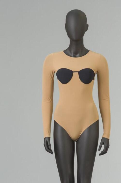 Huidkleurige body in tricot met zwarte, ingezette cups