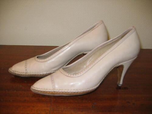 Pumps in heel lichtroze leer met naaldhakken