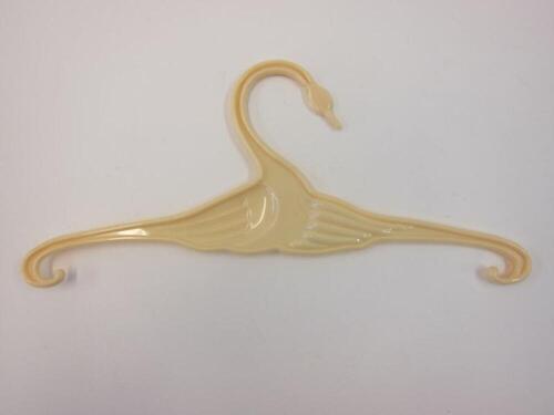 Set met 2 kleerhangers in gele plastic