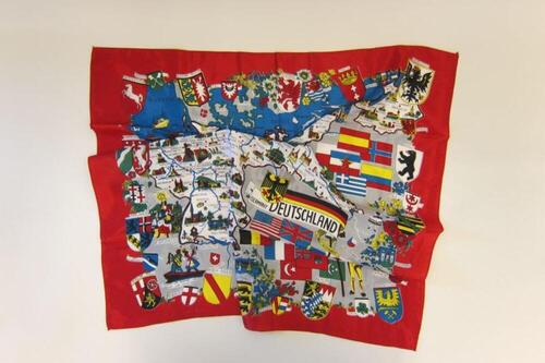 Foulard in rode acetaat met kaart van Duitsland