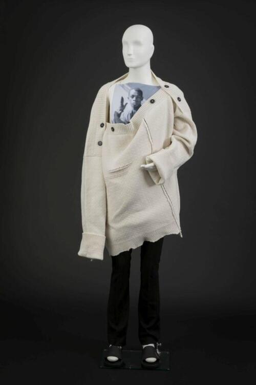 Ensemble bestaande uit trui, top, broek en slippers