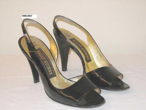Sandalen in zwart lakleer met open teen