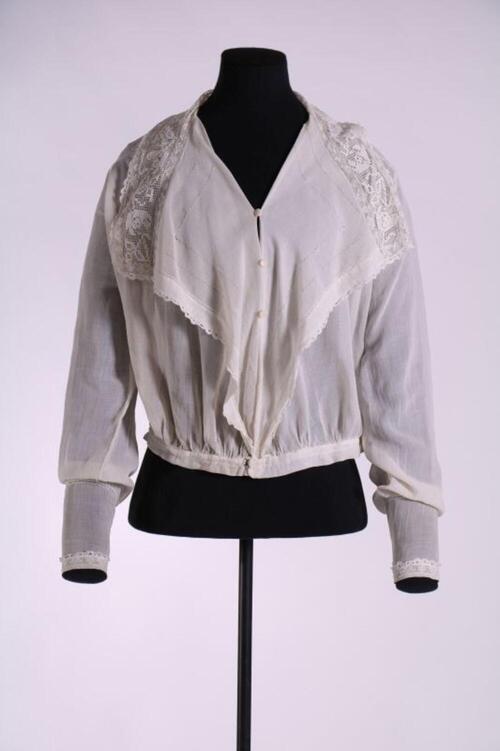 Blouse in ecrukleurige katoen versierd met kant