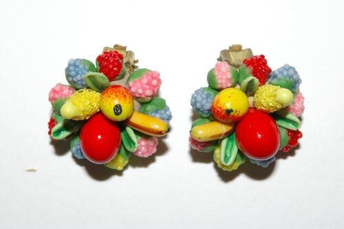 Clipsoorbellen met versiering van een fruitboeket
