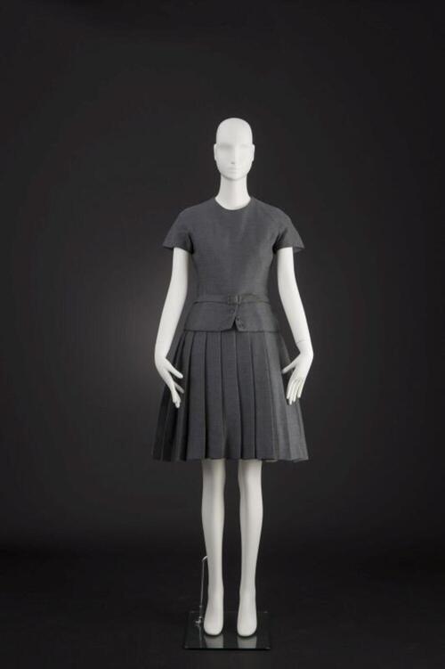Grijs ensemble bestaande uit jurk en blouse