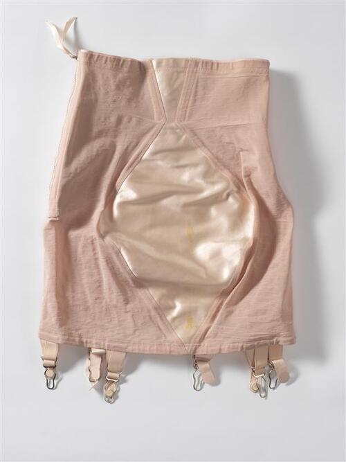 Step-in van roze kunstzijden satijn en roze nylon