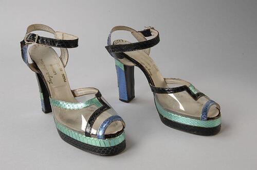 Bandschoen in groen, blauw en zwart, met slangenleerprint, en transparant plastic