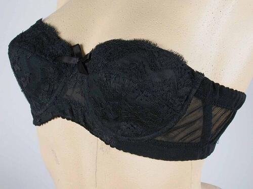 Strapless bustehouder van zwarte elastische stof, gevoerde cups met zwart kant, "Christian Dior"