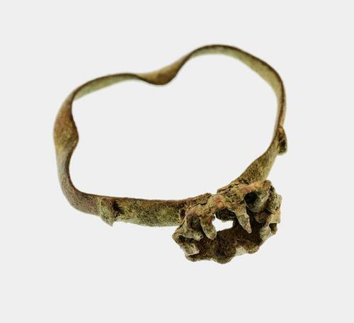 Koperen ring met chaton