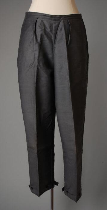 Broek, onderdeel van het vrouwenuniform van de Bescherming Bevolking