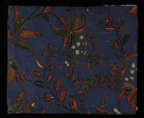 Stofstaal, katoen met batik dessin met bloemranken in rood, olijfgroen en blauw, Kralingse…