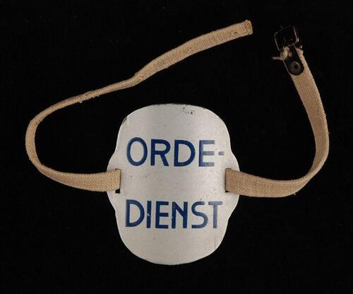 Armschild van de "ordedienst" van Van Nelle
