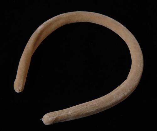 Diadeem, klein model, bekleed met beige fluweel