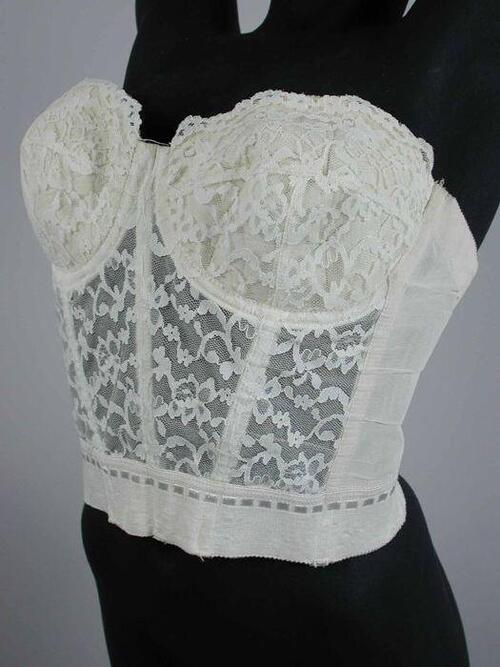 Witte strapless bustier met voorkant van tulekant, voorgevormde cups, lage rug, breed elastiek en…