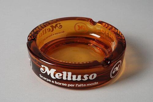 Ronde glazen asbak met "Melluso ..."
