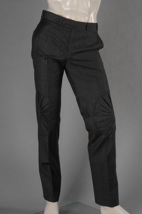 Grijze, geruite broek met plooien op de knie, "Jeroen van Tuyl"