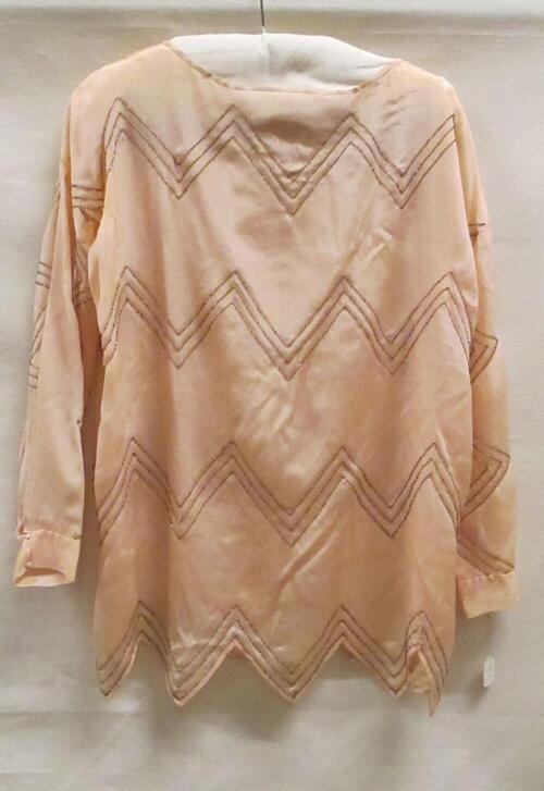 Blouse, roze zijde met glaskralen in zigzagpatroon