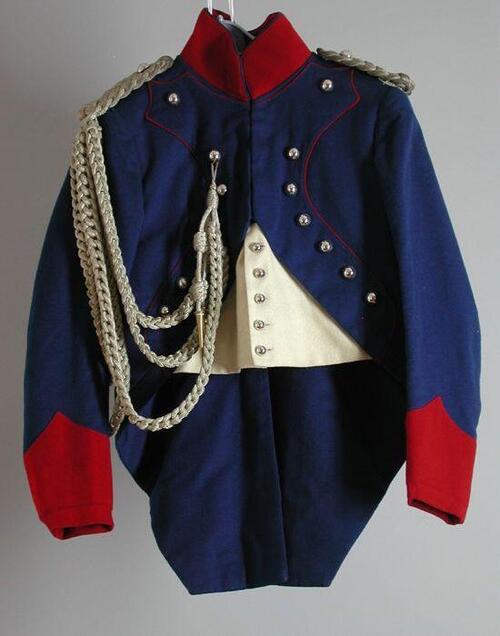 Blauw kostuum met maritieme versieringen voor historische optocht 1913