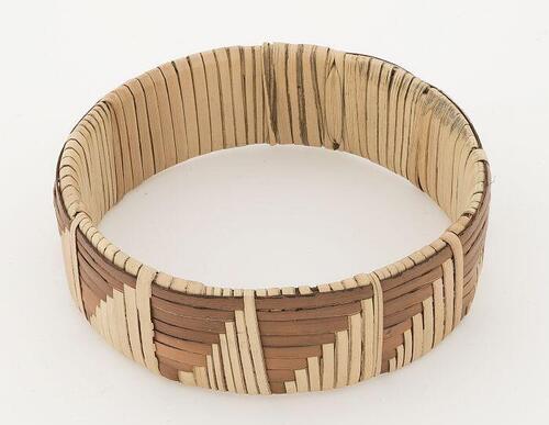 Rieten armband, licht en donker