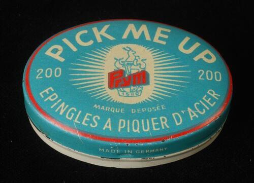 Ovaal blauw-wit blik, "Pick me up / Prym"