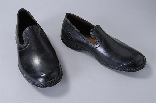 Zwarte rubbern regenschoenen voor heren, uit een stuk gegoten, binnenzijdebekleed met bruin katoen