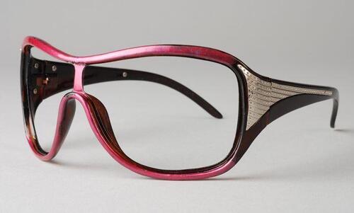 Roze zonnebril, zonder glazen, roze geverfd