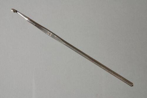 Korte haaknaald van metaal, "INOX"