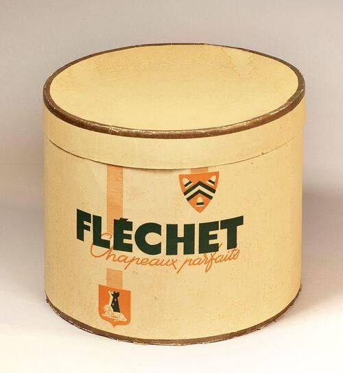 Lichtgele ovale hoedendoos "FLÉCHET, Chapeau parfaits"