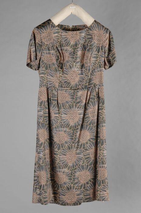 Jurk in groen, blauw en beige zonnebloemenpatroon