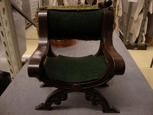 Twee poppenstoelen
