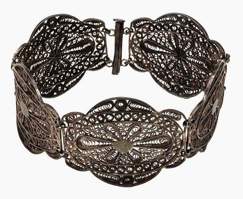 zilverkleurige armband met grote schakels met filigrein