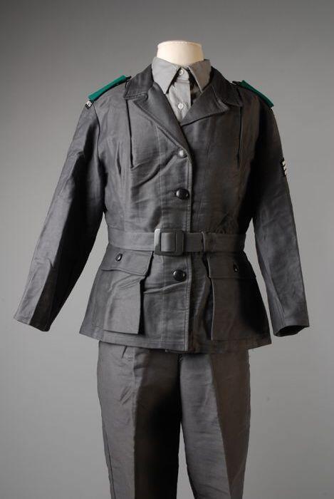 Jas, onderdeel van het vrouwenuniform van de Bescherming Bevolking