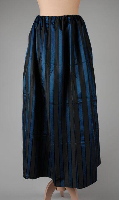 Schort of tablier van blauw-zwart gestreept zijde