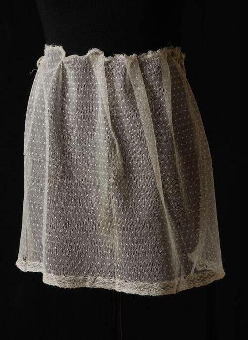 Wit half-schortje van tule