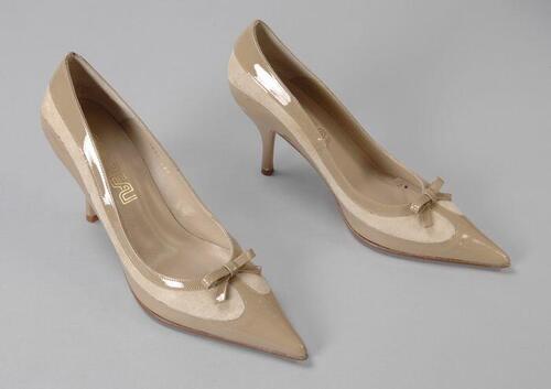 Paar beige tweekleurige pumps, hoge stiletto hak, "Corbeau"