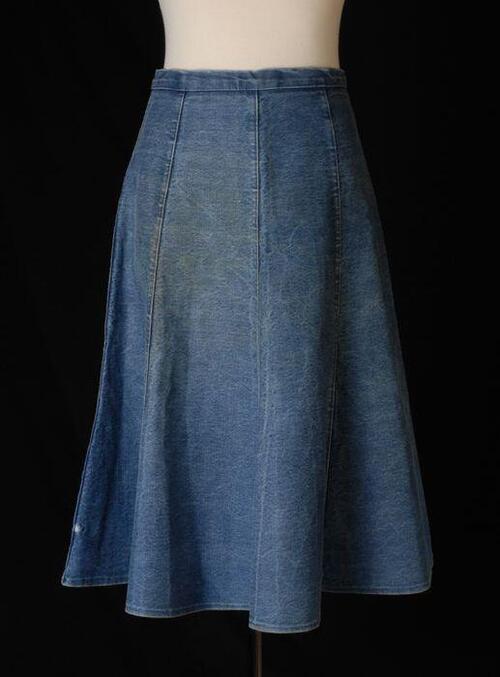 Blauwe spijkerrok, gerend model met ritssluiting