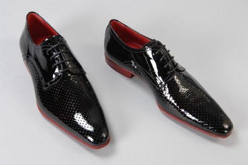 Paar herenschoenen, zwarte lak met perforaties, "Corbeau"