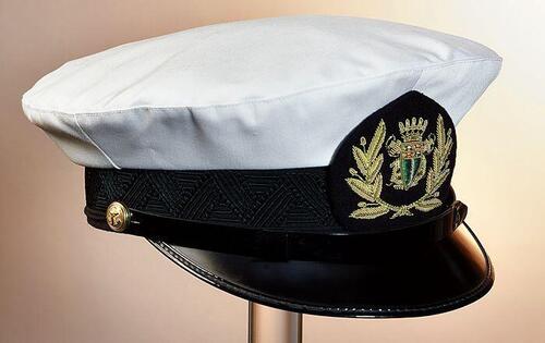 Uniformpet van wit keper met zwarte klep, Havenloods Rotterdam