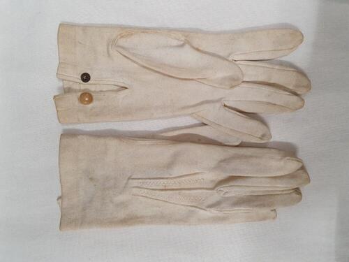 Een paar mannenhandschoenen