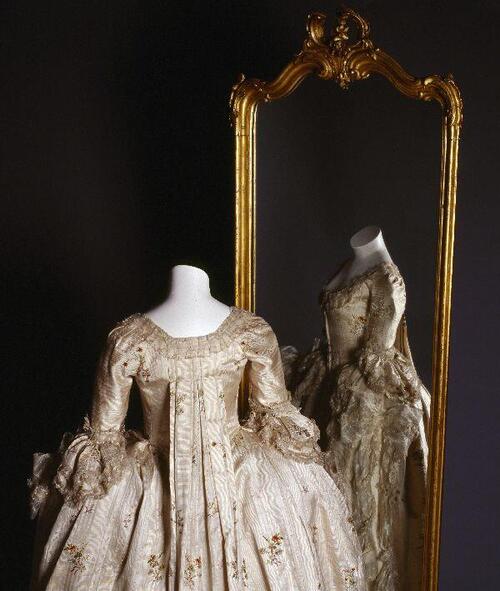 Robe à la française