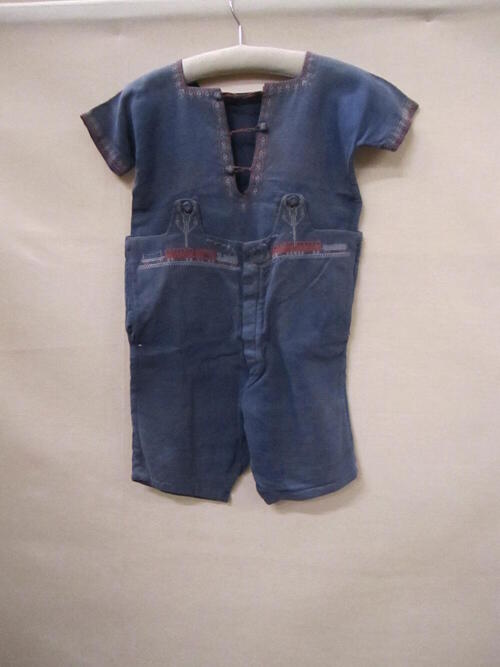 Zomerknooppakje (kind) bestaande uit blouse en broek van blauw linnen