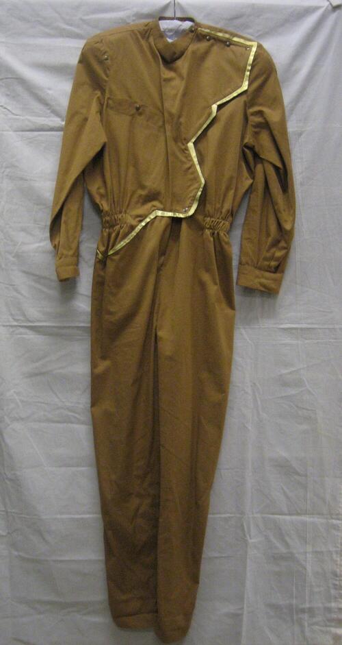 Jumpsuit van bruine katoen met accenten van goudkleurig metallic leer, met a-symetrische sluiting,…