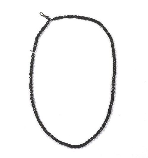 Lazaronketting, halsketting van zwarte schakels van hout of been